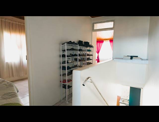 3 BEDROOM FREEHOLD FOR SALE IN MONTFORD